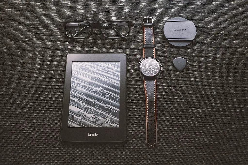 Kindle Paperwhite, stylised image with watch and glasses 